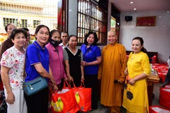 Trao quà đến bào con khó khăn trên địa bàn P.Vũng Tàu