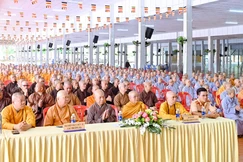 Gần 700 hành giả về tổ đình Đại Tòng Lâm tham dự buổi sinh hoạt chuyên đề về ứng dụng công nghệ số, an ninh mạng và an toàn giao thông