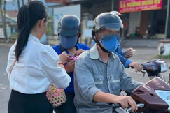 Hoa hồng Vu lan chùa Phổ Thiện 