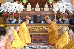 Lễ Tự tứ tại chùa Liên Trì