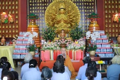 Lễ khai đàn Pháp hội Dược Sư diễn ra vào sáng mùng 5 Tết, tại chùa Long Phước - Ảnh: Trung Thắng