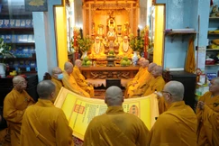 Lễ cung an chức sự tại hạ trường chùa Tuyền Lâm, mở đầu cho ba tháng an cư kiết hạ thúc liễm thân tâm - Ảnh: Chùa Tuyền Lâm