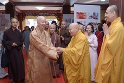 Đức Pháp chủ - Đại lão Hòa thượng Thích Trí Quảng và Trưởng lão Hòa thượng Thích Thiện Nhơn, Phó Pháp chủ Hội đồng Chứng minh, Chủ tịch Hội đồng Trị sự GHPGVN tại Lễ kỷ niệm 50 năm ngày Báo Giác Ngộ ra số đầu tiên - Ảnh: Bảo Toàn/BGN