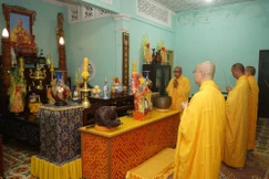 Dâng hương tưởng niệm Trưởng lão Hòa thượng Thích Quang Thể, nguyên Trưởng ban Trị sự GHPGVN tỉnh Quảng Nam - Đà Nẵng tại chùa Thọ Quang