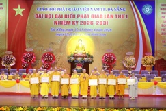 Hội đồng Trị sự tặng Bằng tuyên dương công đức đến tập thể các ban chuyên ngành thuộc Ban Trị sự GHPGVN TP.Đà Nẵng