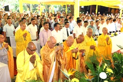Chư tôn đức cùng đại biểu cử hành nghi thức đặt đá trùng tu chùa Hòa Thọ (P.Cẩm Lệ, TP.Đà Nẵng)