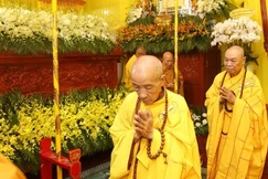 Chư tôn đức Ban Trị sự GHPGVN TP.Đà Nẵng hữu nhiễu kim quan tiễn biệt Hòa thượng Thích Phước Minh