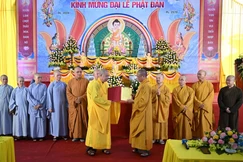 Hòa thượng Thích Quảng Hà trao quyết định thành lập Ban Đại diện Phật giáo liên xã Vụ Bản, nhiệm kỳ 2026-2031