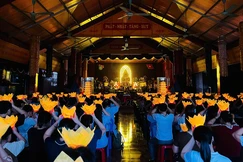Trang nghiêm khóa lễ hoa đăng cầu nguyện tại chùa Quang Sơn (P.Tam Điệp, Ninh Bình) 