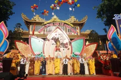 Nghi thức thả bong bóng cầu nguyện hòa bình thế giới