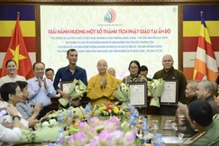 Đại đức Thích Nguyên Tài (Báo Giác Ngộ) và các tác giả có tác phẩm dự thi ấn tượng nhận giải hành hương một số Thánh tích Phật giáo tại Ấn Độ 