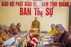Thượng tọa Thích Nhuận Bảo, Ủy viên Hội đồng Trị sự, Trưởng ban Trị sự GHPGVN tỉnh Quảng Ngãi phát biểu tại buổi họp định kỳ của Ban Trị sự