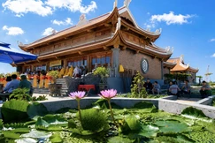 Tiếng chuông chùa ở Trường Sa - Kỳ 1: Giữ hồn Việt nơi đầu sóng
