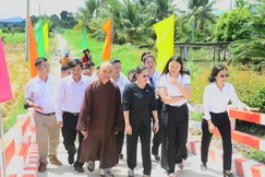 Niềm vui trong ngày khánh thành cầu dân sinh nối nhịp đôi bờ