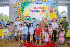 Chùa Lộc Tân trao tặng 500 phần quà Trung thu đến các em thiếu nhi