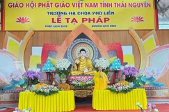 Thượng tọa Thích Nguyên Thành, Trưởng ban Trị sự GHPGVN tỉnh Thái Nguyên sách tấn chư hành giả Tăng Ni sau ba tháng hạ an cư