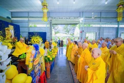 Chư tôn đức tông môn tổ đình Vạn Đức thành kính tưởng niệm Đại lão Hòa thượng Thích Trí Tịnh (1917-2014) tại từ đường Trí Tịnh