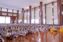 Trang nghiêm khóa lễ tụng kinh ở chánh điện Học viện Phật giáo VN tại TP.HCM - Ảnh: Giác Sự