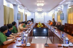 Quang cảnh phiên họp