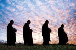 Những thay đổi của xã hội hiện nay đặt ra nhiều thách thức đối với Tăng đoàn để tiếp tục tồn tại và gắn bó ý nghĩa với đời sống hiện đại