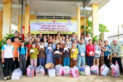 Quỹ từ thiện chùa Thiên Quang kết nối yêu thương với đồng bào bị bão lũ tại Nha Trang - Khánh Hòa