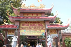 Cổng Tam quan chùa Long Hoa