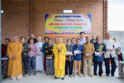 Ban Trị sự GHPGVN TP.Đà Nẵng tặng quà hỗ trợ bà con vùng lũ tại tỉnh Bình Thuận (cũ) 