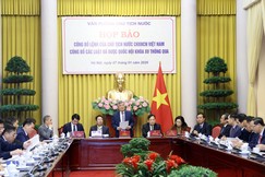 Văn phòng Chủ tịch nước tổ chức họp báo công bố Lệnh của Chủ tịch nước về 12 luật - Ảnh VGP/Đức Tuân