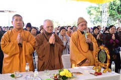 Chư tôn đức cử hành khóa lễ cầu nguyện