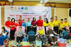 Chư Tăng, Phật tử tham gia hiến máu tại chùa Hòa Khánh