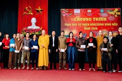 Có 300 phần quà Tết được trao đến bà con có hoàn cảnh khó khăn