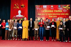 Có 300 phần quà Tết được trao đến bà con có hoàn cảnh khó khăn