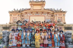 Trong mỗi bộ cổ phục là tinh thần trân trọng quá khứ và khát vọng lưu giữ hồn cốt dân tộc