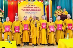 Hòa thượng Thích Quảng Hà trao quyết định thành lập Ban Đại diện Phật giáo liên phường, xã nhiệm kỳ 2026-2031