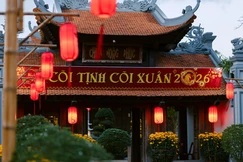 Chùa Hoằng Phúc thu hút đông đảo du khách thập phương đến vãng cảnh, dâng hương trong dịp đầu năm mới