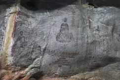 Mỗi bức ma nhai hình vị La Hán có dáng vẻ, tư thế, cử chỉ, nét mặt khác nhau