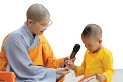 Những em thơ từng thiếu vắng vòng tay ruột thịt đang được nuôi dưỡng bằng một nội tâm đủ đầy tại Điểm sinh hoạt tôn giáo tập trung Cát Tường (ấp Bình Tả 1, xã Đức Hòa Hạ, Tây Ninh)