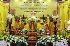 Giác linh đường - nơi tôn trí kim quan Trưởng lão Hòa thượng Thích Thanh Dục, Phó Pháp chủ Hội đồng Chứng minh tân viên tịch