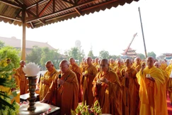 Trưởng lão Hòa thượng Thích Nhật Quang chủ trì khóa lễ cầu nguyện