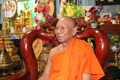 Hòa thượng Thạch Sok Xane, Phó Chủ tịch Hội đồng Trị sự, Trưởng ban Trị sự GHPGVN tỉnh Vĩnh Long, Chủ tịch Hội Đoàn kết Sư sãi yêu nước tỉnh, Trưởng ban Tổ chức Đại hội đại biểu Phật giáo tỉnh, nhiệm kỳ 2026-2031 - Ảnh: Pháp Trí