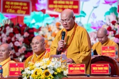 Đoàn Chủ tịch điều hành phiên làm việc đầu tiên Đại hội đại biểu Phật giáo TP.Hải Phòng - Ảnh: Quảng Hậu/BGN