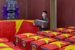 Hài cốt các anh hùng liệt sĩ được an trí tạm thời tại Nhà tưởng niệm trong khuôn viên Công viên Lê Thị Riêng - Ảnh: Quảng Đạo/BGN