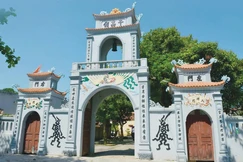 Tam quan chùa Phượng Ban