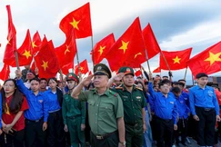 Trang nghiêm Lễ chào cờ trên non thiêng Yên Tử