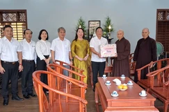 Chủ tịch UBND TP.Huế Lê Trí Thanh thăm Trưởng lão Hòa thượng Thích Giác Quang, Phó Pháp chủ Hội đồng Chứng minh GHPGVN tại chùa Bảo Lâm