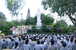 Đông đảo Phật tử Đạo tràng Pháp Hoa về chùa Huê Nghiêm (P.An Khánh, TP.HCM) dự lễ và cầu nguyện nhân kỷ niệm ngày vía Đức Quán Thế Âm 19-9 âm lịch (28-10-2026) - Ảnh: Bảo Toàn/BGN