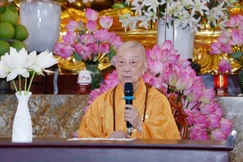 Đức Pháp chủ GHPGVN - Đại lão Hòa thượng Thích Trí Quảng giáo giới chư hành giả an cư tại hạ trường Cơ sở II - Học viện Phật giáo VN tại TP.HCM (xã Bình Lợi) - Ảnh: Bảo Toàn/BGN