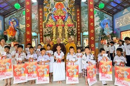 Chùa Kim Thiền tổng kết và trao học bổng đến các em học sinh nhân dịp cuối năm