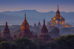 Pagan với hàng trăm chùa tháp đền đài