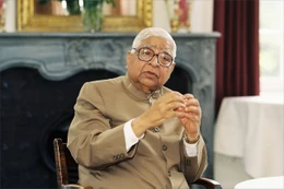 S.N. Goenka là một trong những vị giảng dạy Thiền Minh sát tuệ (Vipassanā) nổi tiếng thế giới, được tôn xưng là Thiền sư, và được sự yêu quý, kính trọng của nhiều giới 